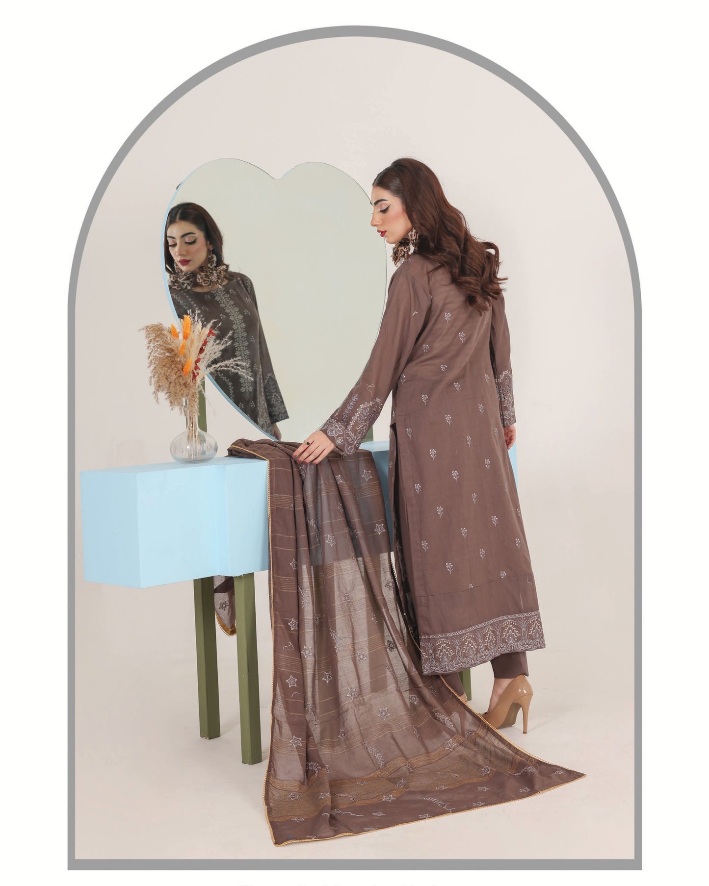 Faria Eid Ki Khushiyan Collection – Cocoa Dusk 3-Piece Embroidered Lawn Suit