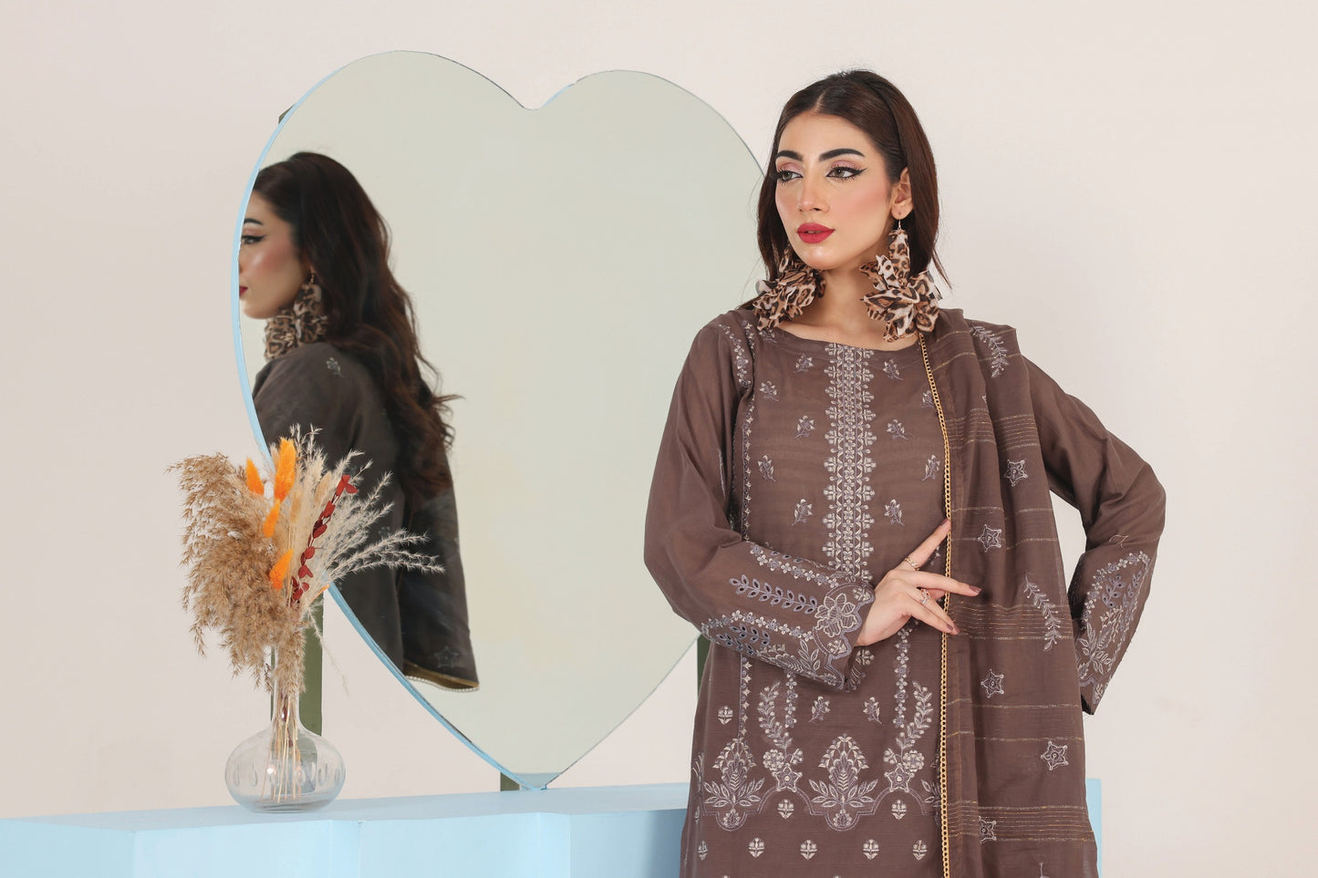 Faria Eid Ki Khushiyan Collection – Cocoa Dusk 3-Piece Embroidered Lawn Suit